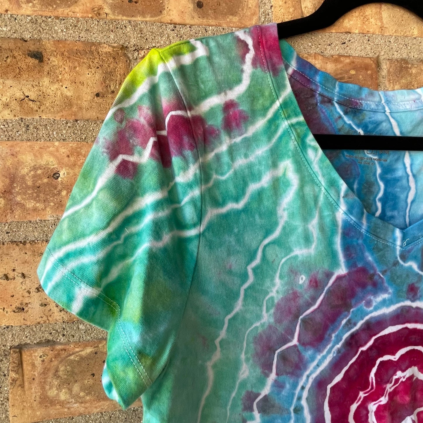 V-neck Tie Dye T-Shirt / Adult M