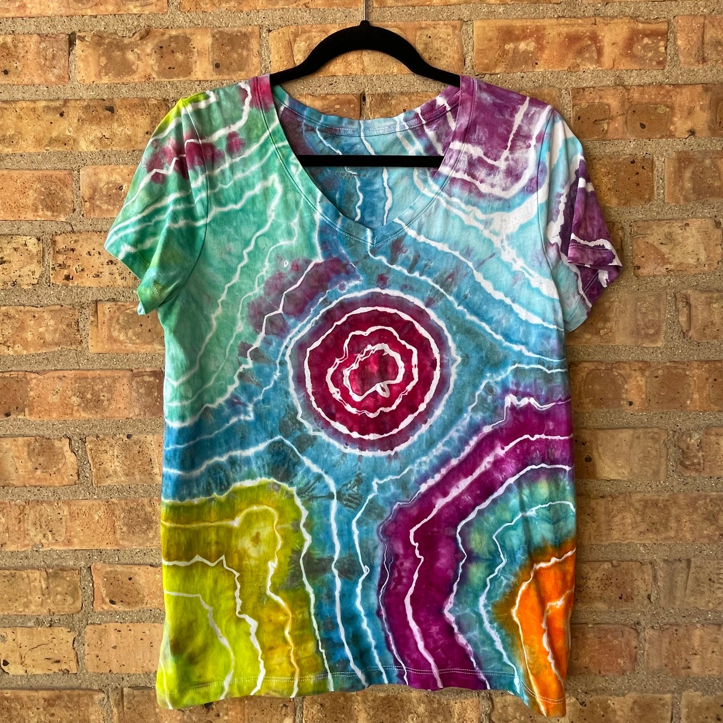 V-neck Tie Dye T-Shirt / Adult M