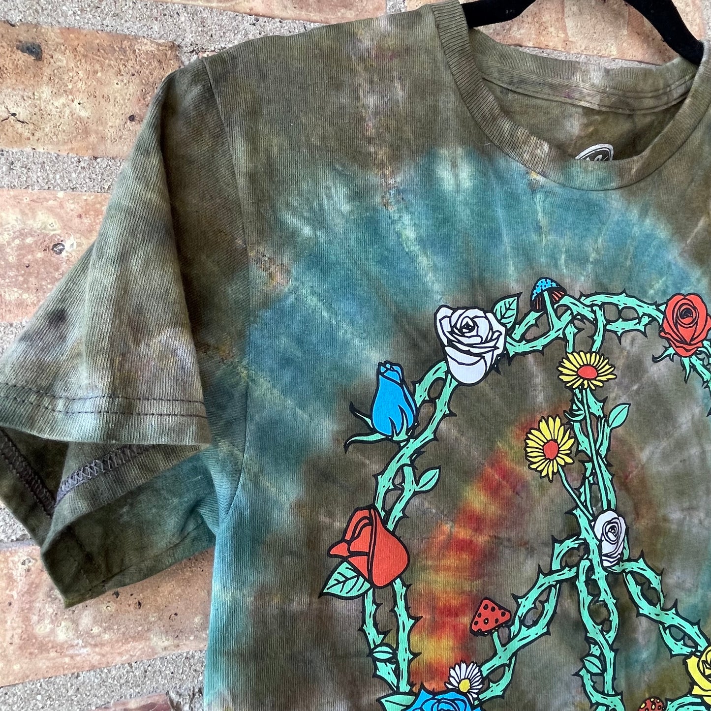 Graphic T-shirt / Floral Peace Sign / Adult S