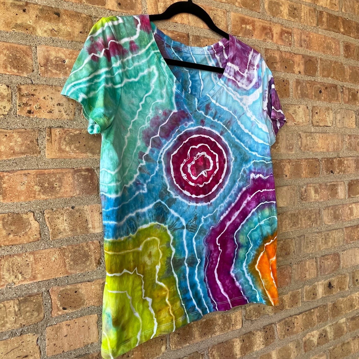 V-neck Tie Dye T-Shirt / Adult M