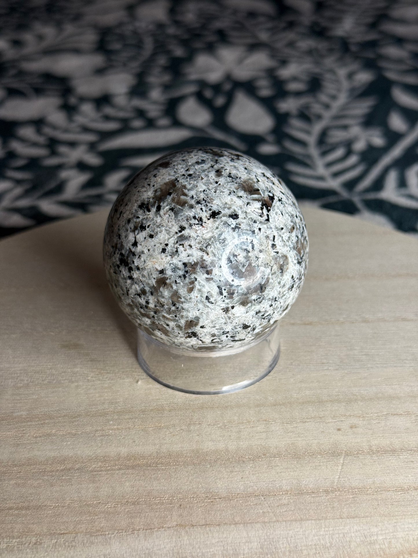 Yooperlite Sphere | UV Reactive