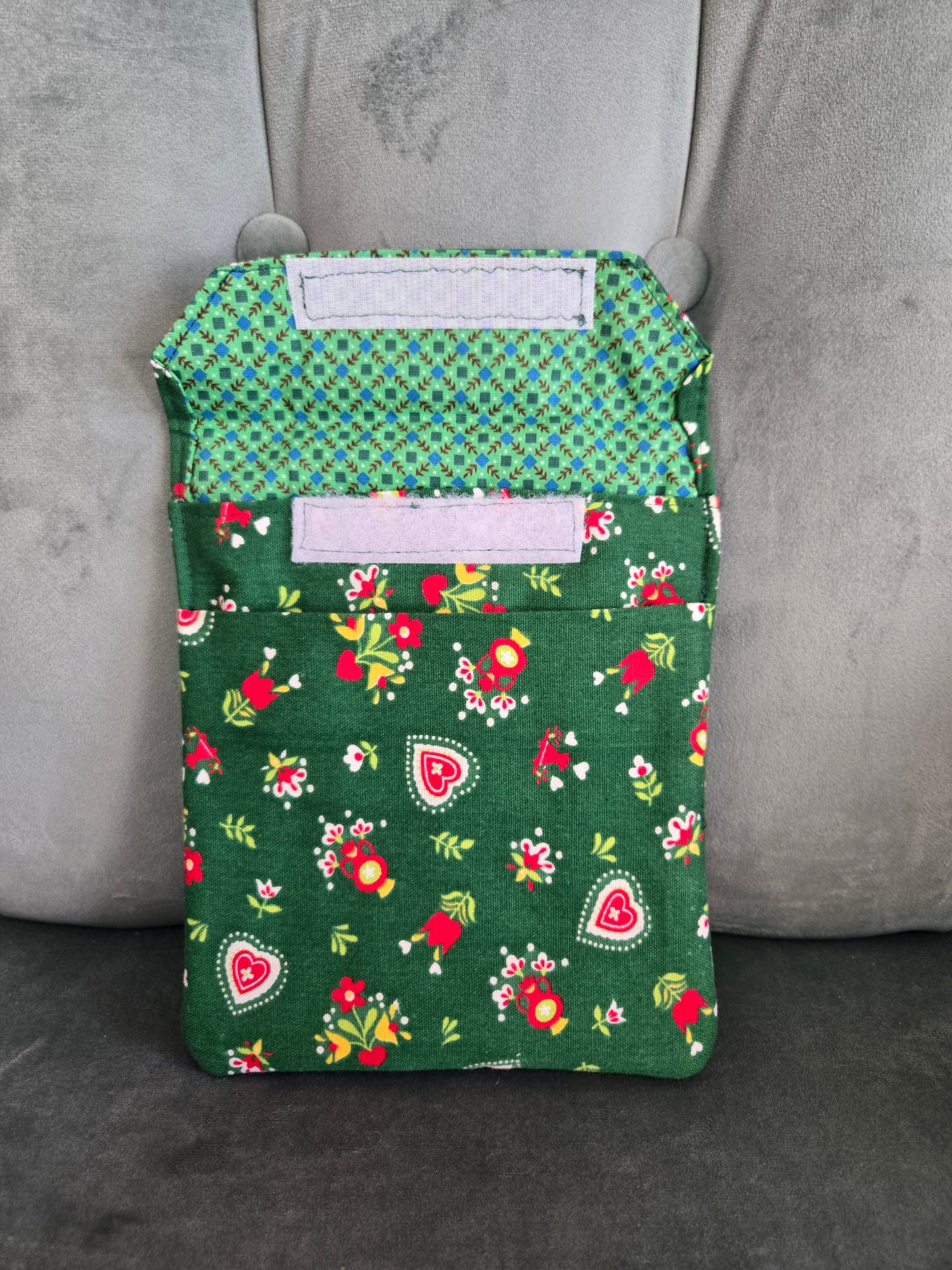 E-Book Padded Sleeve || Reclaimed Fabric || Vintage Fashion