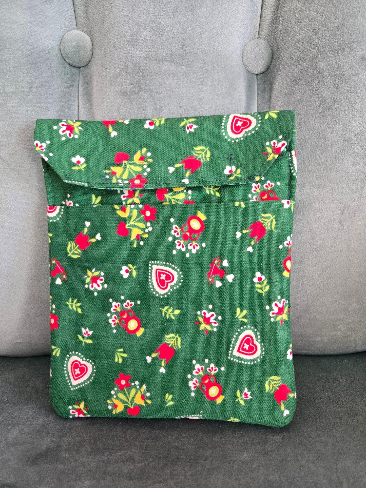 E-Book Padded Sleeve || Reclaimed Fabric || Vintage Fashion